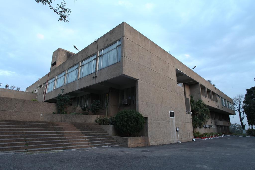 Hotel Jammu Ashok Extérieur photo