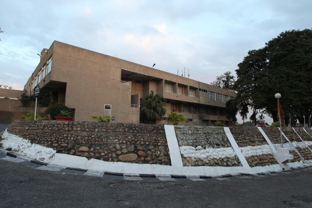 Hotel Jammu Ashok Extérieur photo
