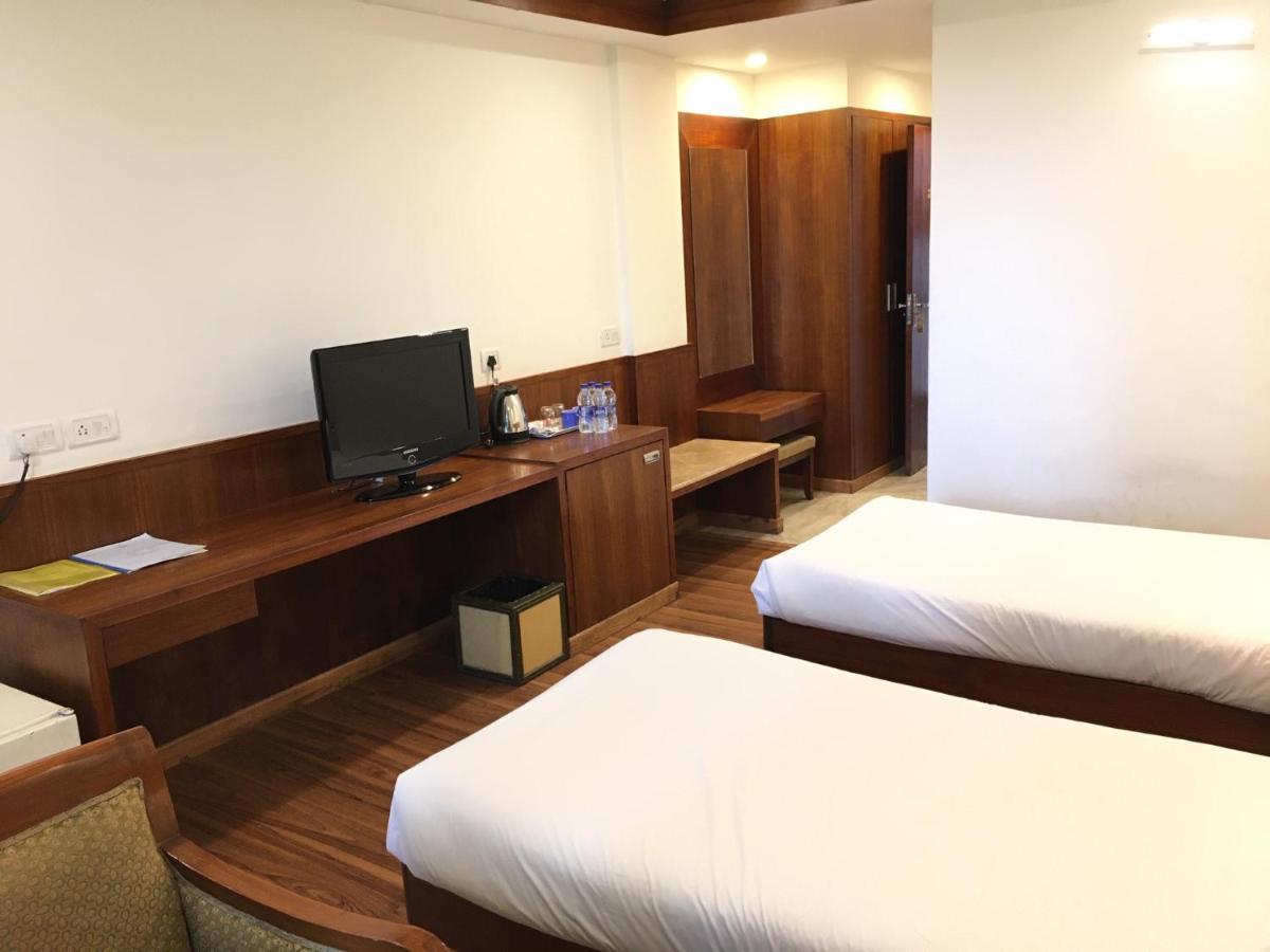 Hotel Jammu Ashok Extérieur photo